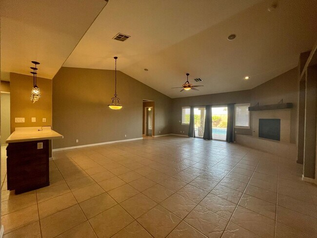Building Photo - COMING SOON!!! Beautiful 3 Bedroom, 2 Bathroom + Den Residence in the Heart of La Quinta!