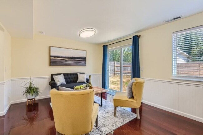 Building Photo - Beautiful single-family home. Available soon!!