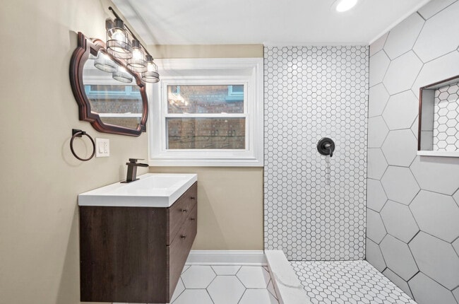 Building Photo - 9347 S Luella Ave