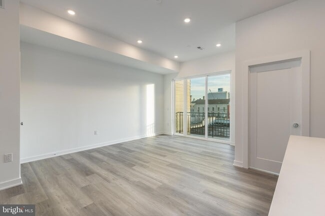 Building Photo - 710 N 16th St