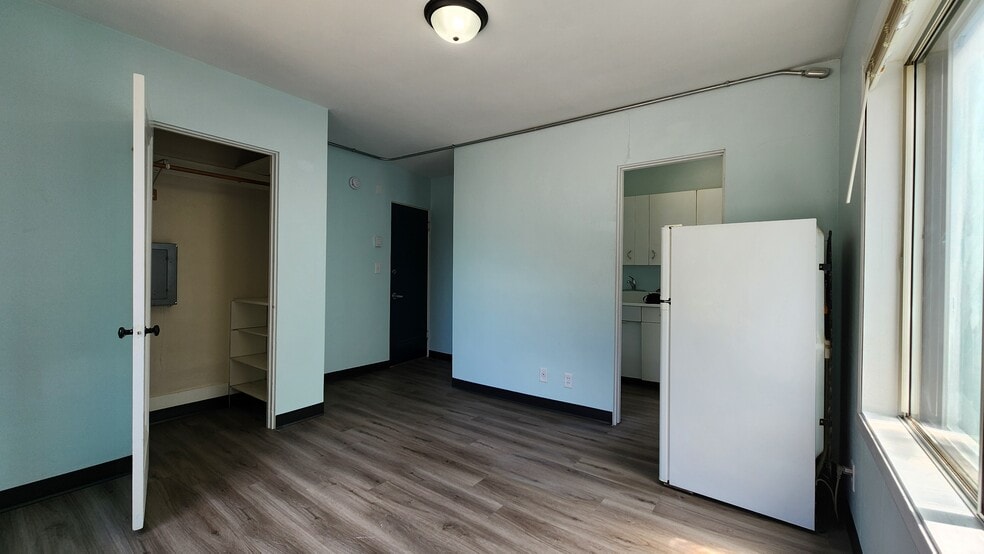 Building Photo - 1258 10th St N