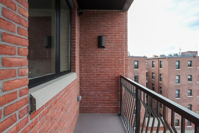 Building Photo - 50 Symphony Rd