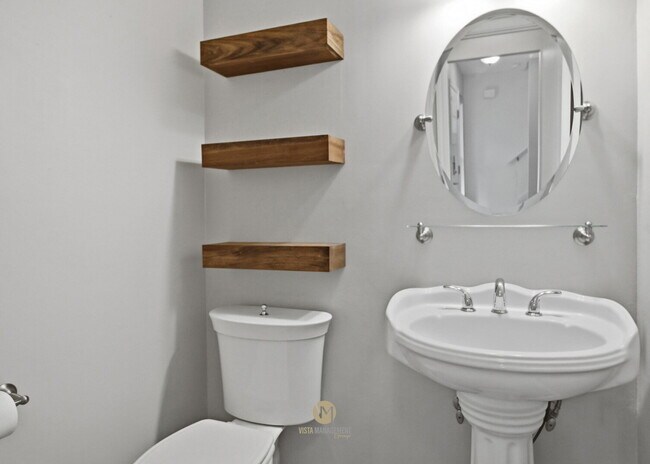 Building Photo - 13811 Stone Hollow