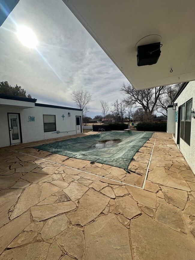 Building Photo - Spacious 3 Bed Home with Pool & Hot Tub!