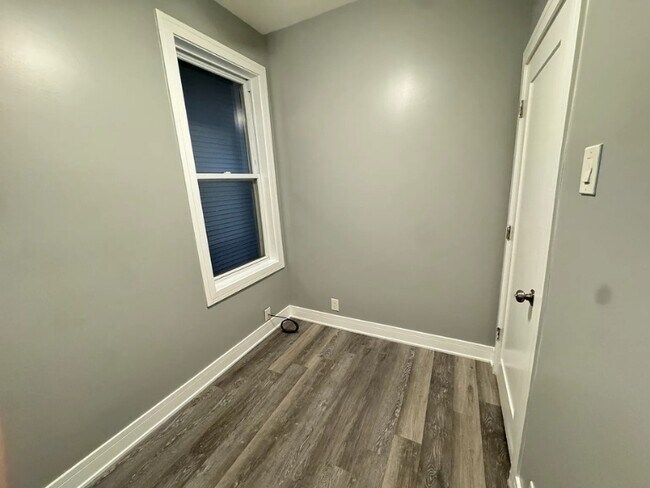 Building Photo - 2233 N Southport Ave