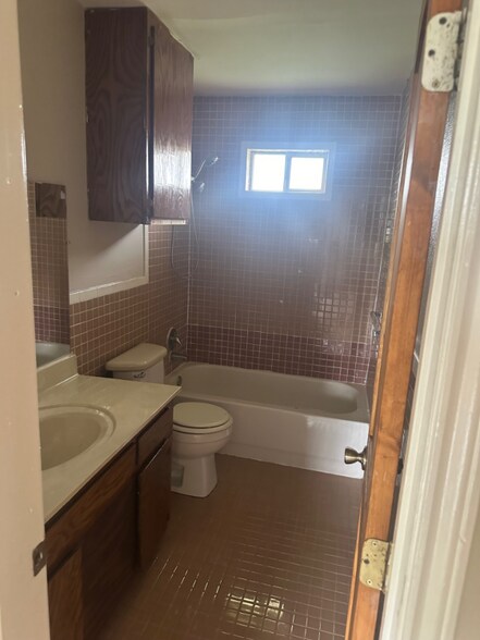 Building Photo - 531 Woodland Dr