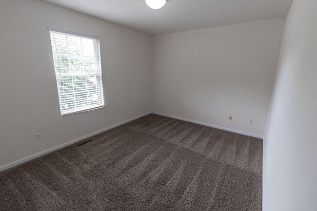 Building Photo - 3300 E St Charles Rd