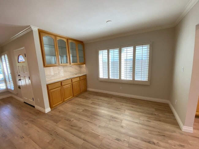 Building Photo - Beautifully Remodeled 3 Bedroom Naples Hou...