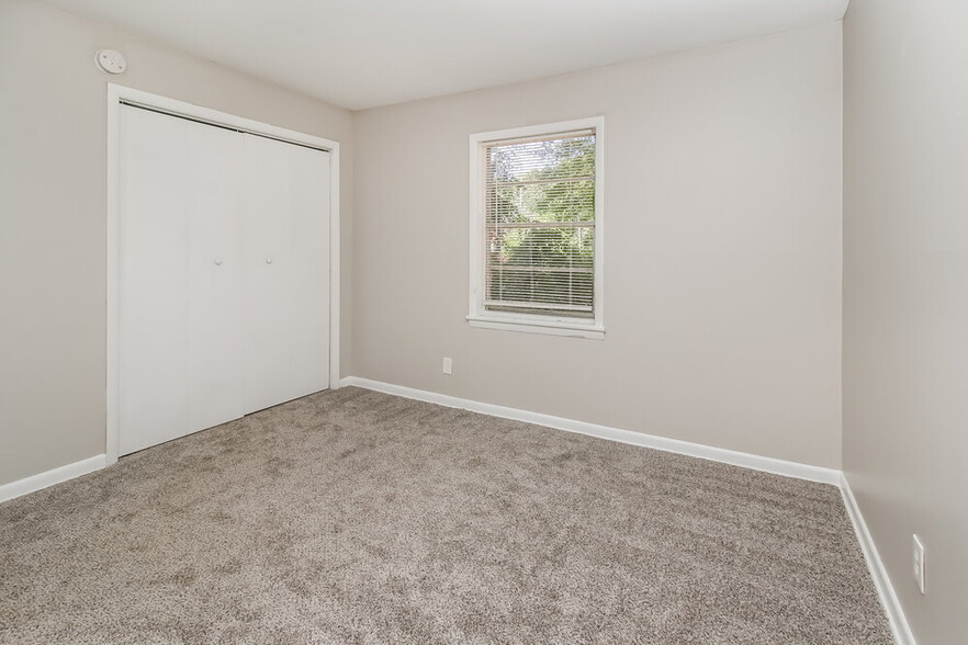 Building Photo - 5141 Hillside Dr NW