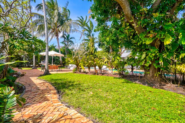 Building Photo - 411 26th St