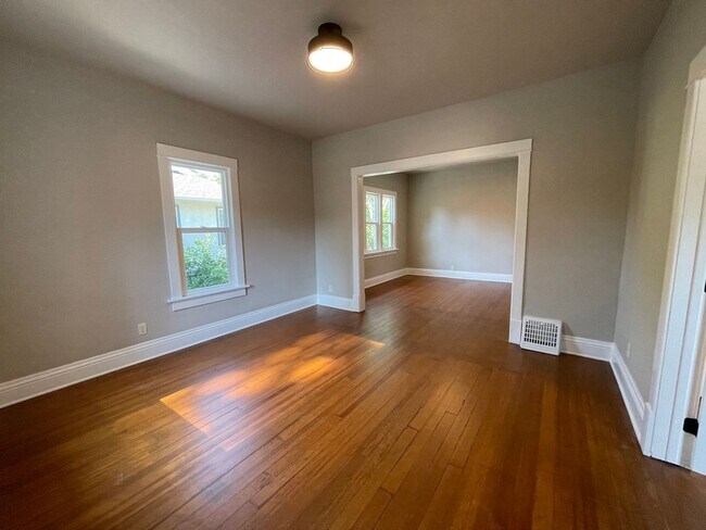 Building Photo - Newly Remodeled 2 Bed 1.5 Bath Home will Large Oversized 2-Stall Garage!