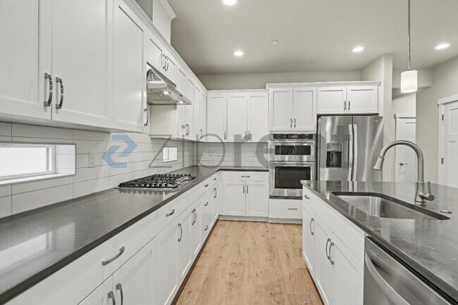 Building Photo - 8565 SW 176th Ave