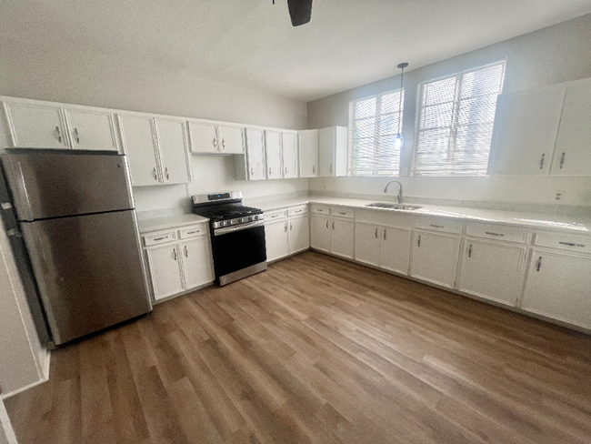 Building Photo - 1020 Kavanaugh Blvd