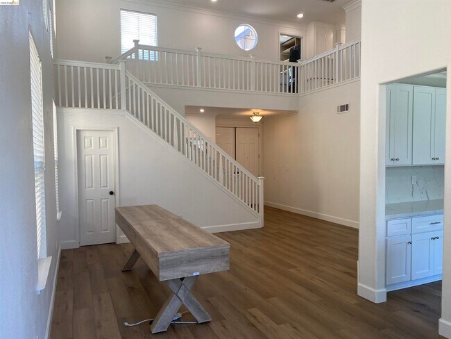 Building Photo - 1417 Solana Dr