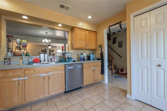 Building Photo - 5479 Lynbrook Landing