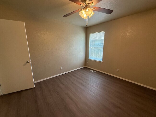 Building Photo - 3 Bedroom in Jenks School district!!