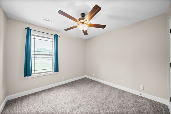 Building Photo - Pet Friendly Four Bedroom!
