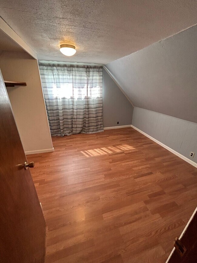 Building Photo - Charming 4 bed/1.5 bath home for rent