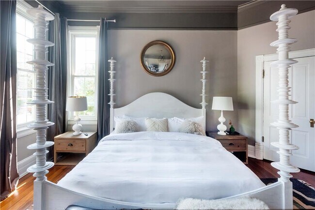 Building Photo - 383 Park Ave SE