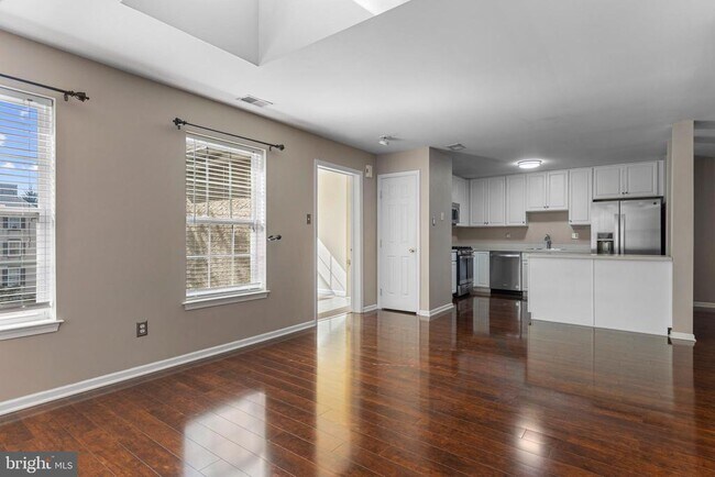 Building Photo - 312 River Birch Cir