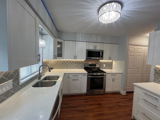 Building Photo - 641 Surfside Point