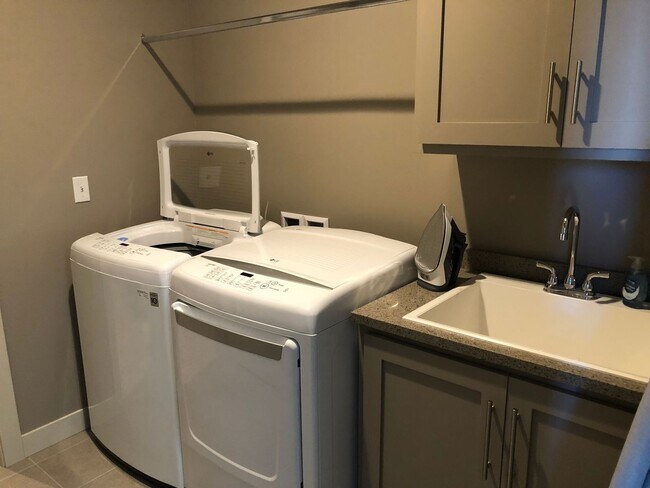 Building Photo - 2018 New Construction Your Home Away From Home