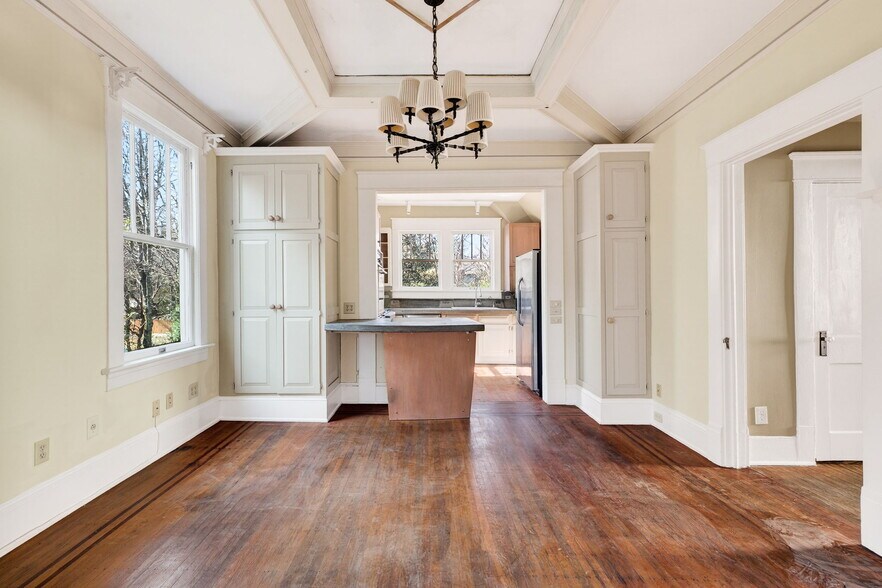 Building Photo - 300 Oxford Pl NE