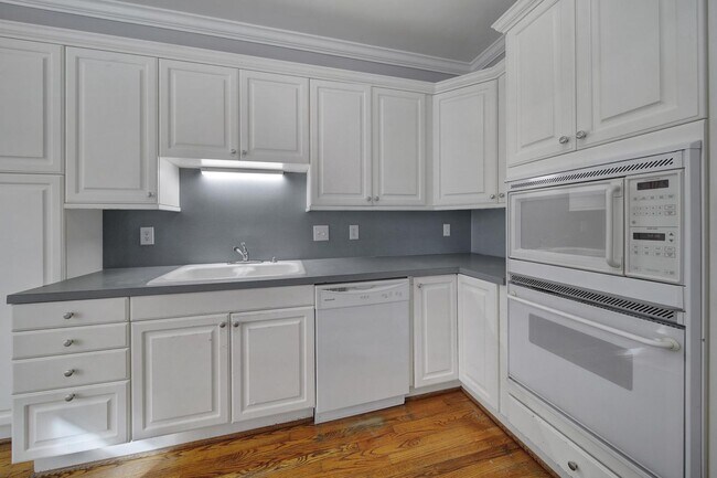 Building Photo - Spacious Four Bedroom Home!