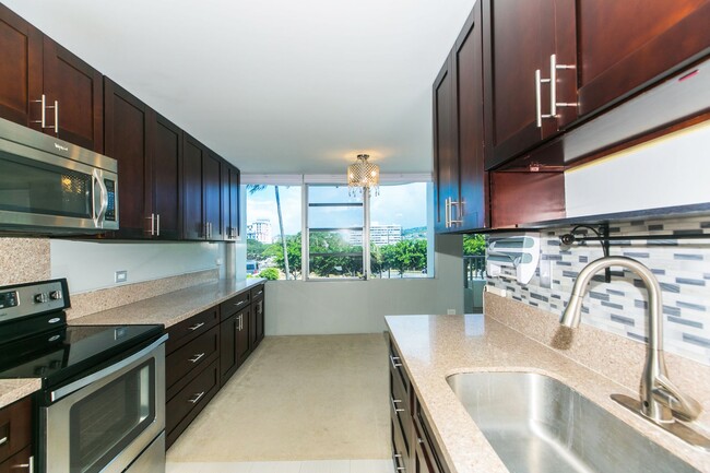 Building Photo - Contessa Condo 304 / 2b2b1pkg Ready to Mov...