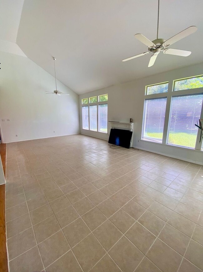 Building Photo - ** NEW GREENACRES PLACE 3/2 HOME **