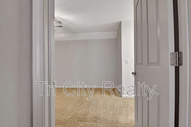 Building Photo - 69 Meadows Creek Ln