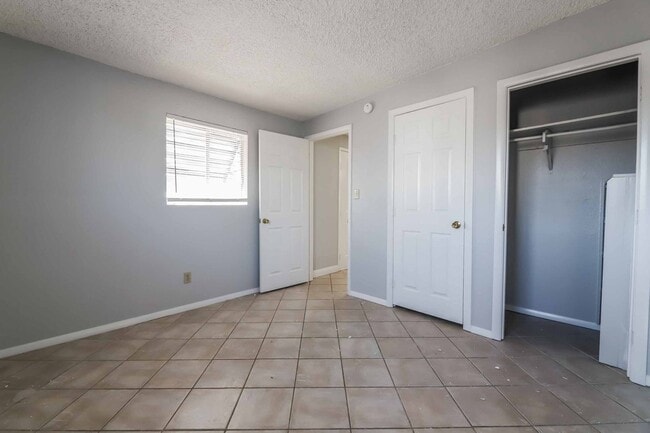 Building Photo - 307 Regina Way