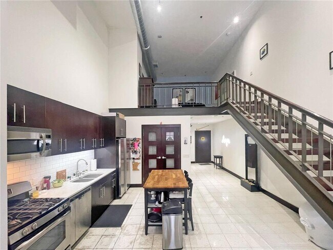 Building Photo - 214 4th St E