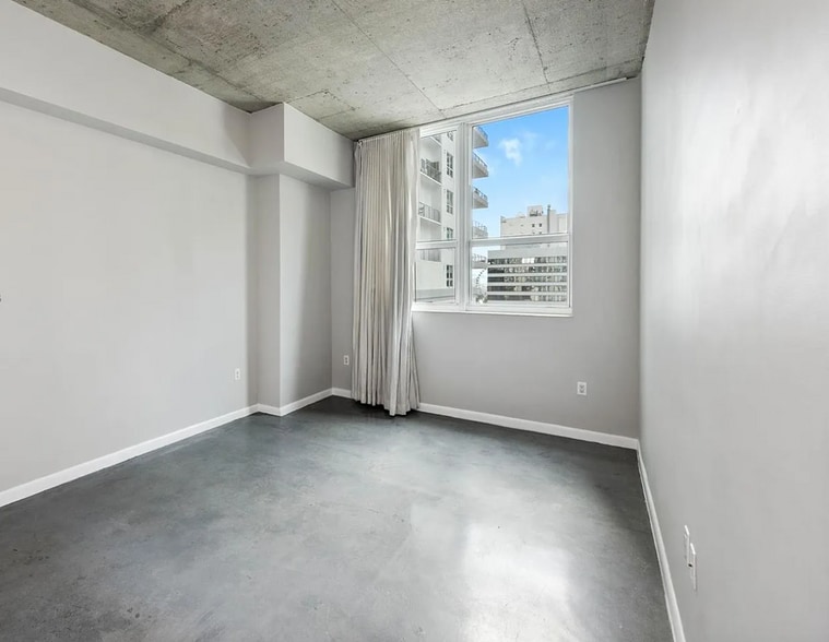 Building Photo - 133 NE 2nd Ave