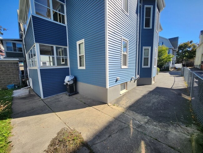 Building Photo - 14-16 Rhode Island Ave