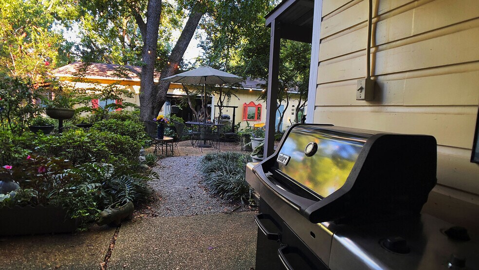 Building Photo - 1710 N State St