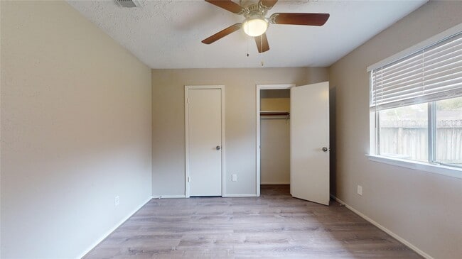 Building Photo - 2331 Barrington Pl Dr