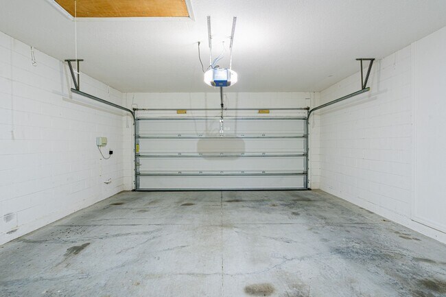 Building Photo - Beautiful 3-Bedroom Home for Rent in Port Orange Plantation