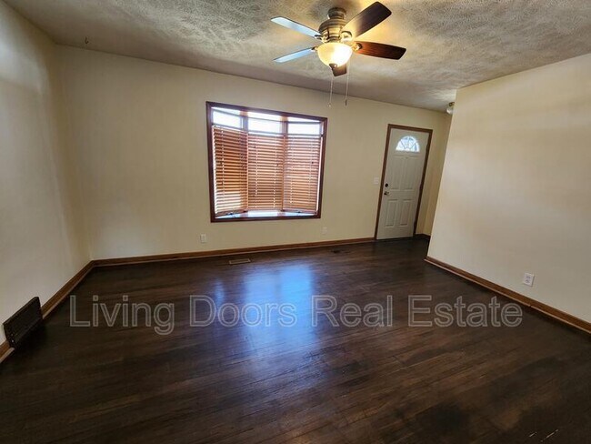 Building Photo - 5725 Hartley St