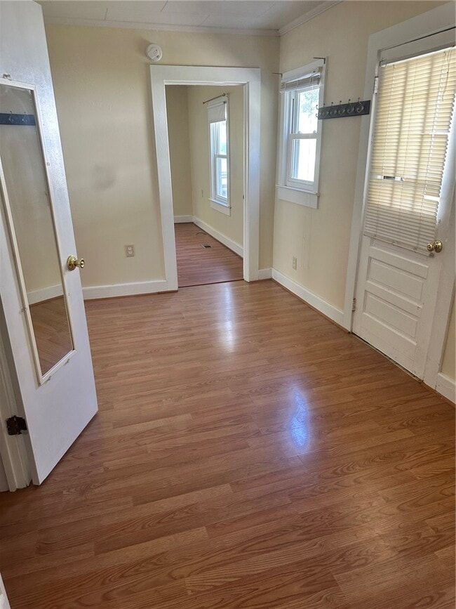 Building Photo - 122 Cedar St