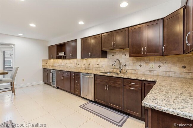 Building Photo - 6322 Aspen Ridge Blvd