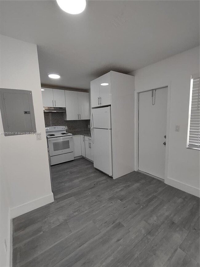 Primary Photo - 2 bedroom in North Miami FL 33181