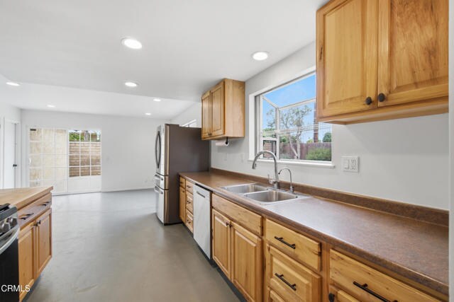 Building Photo - 6453 Tanager St