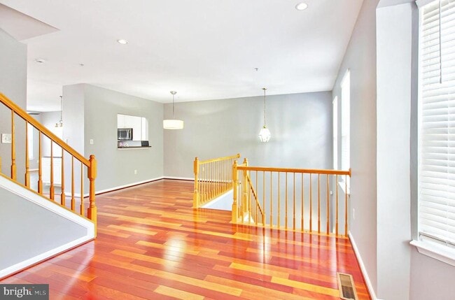 Building Photo - 9902 Woodview Dr