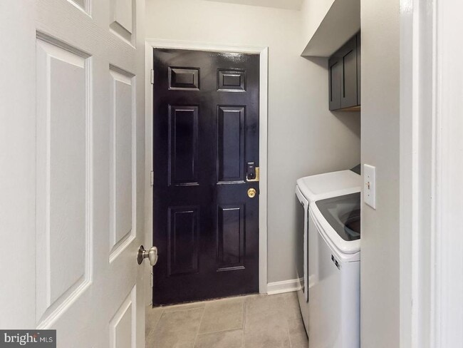 Building Photo - 15744 Beau Ridge Dr