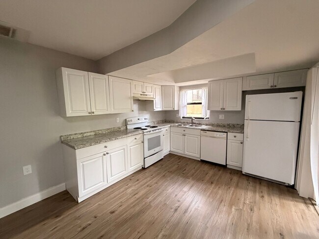 Building Photo - Charming 2BR/1.5BA Townhome - Ideal Location in Port Orange