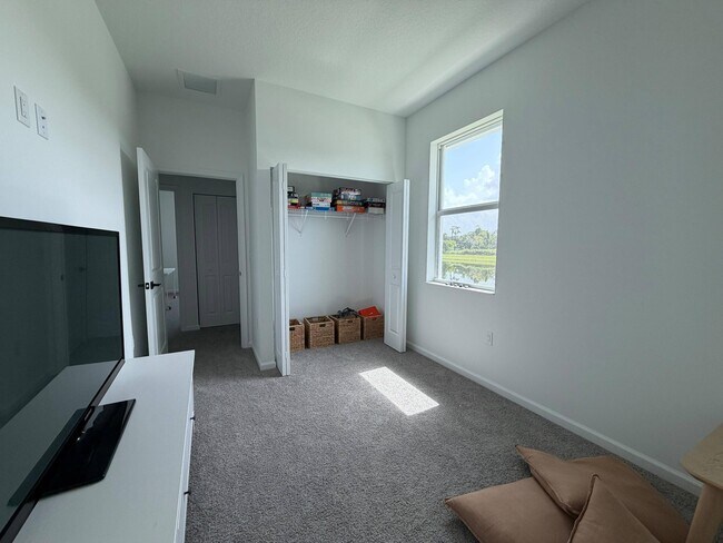 Building Photo - 4402 Longwood Lake Sq