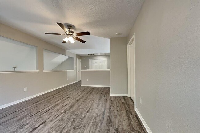 Building Photo - 22723 W Waterlake