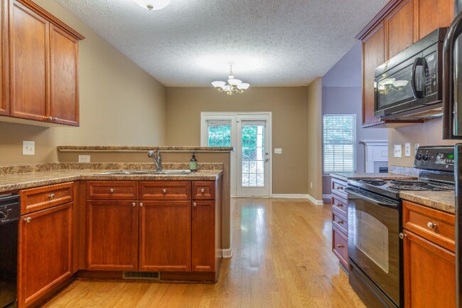 Building Photo - 1800 Woodland Pointe Dr