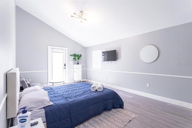 Building Photo - 4317 E Regnas Ave